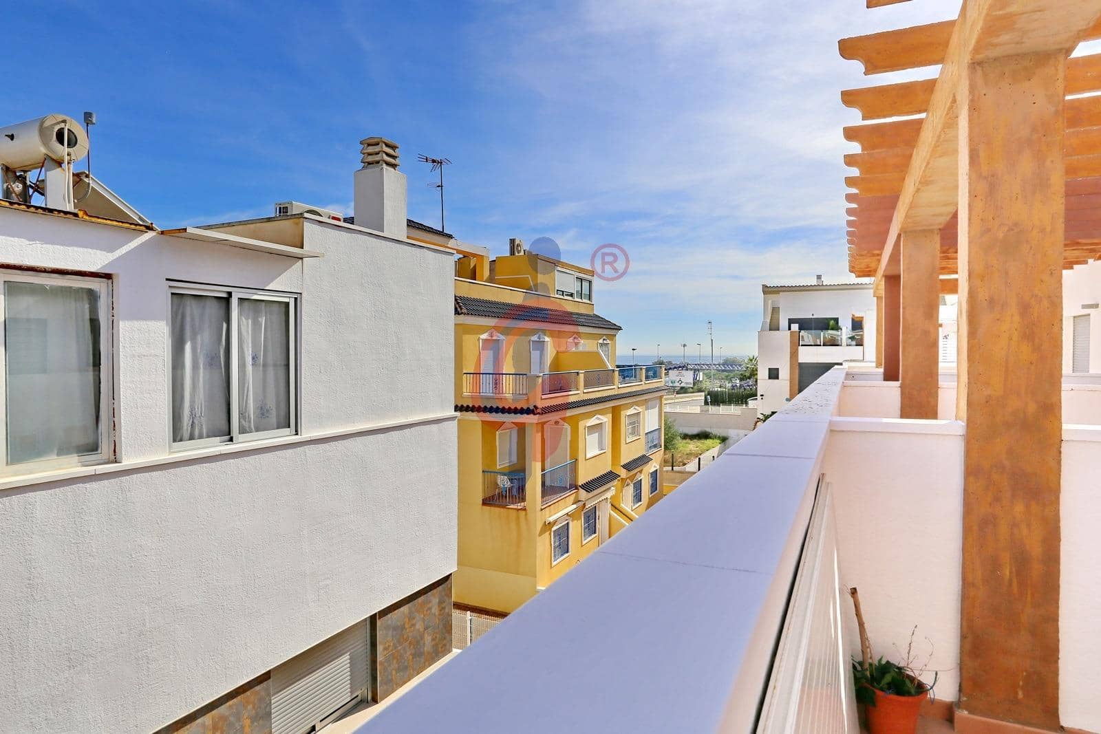 3 soveværelse Rækkehus til salg i Guardamar del Segura med swimmingpool garage - € 185.000 (Ref: 9385735)