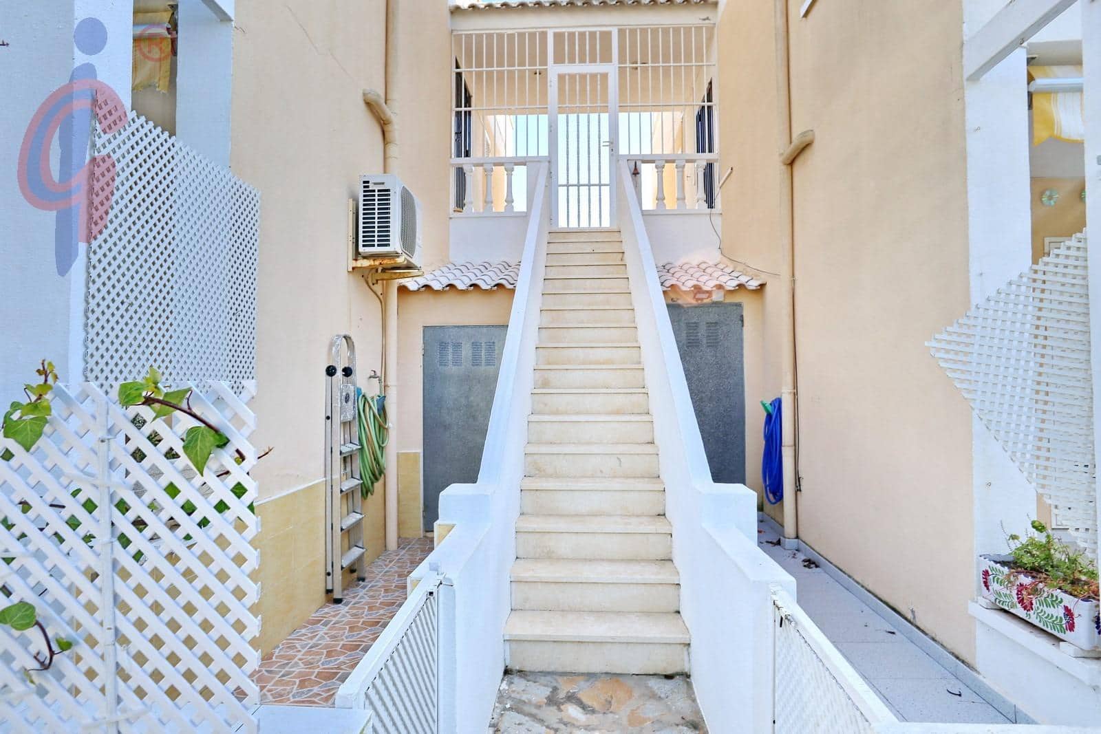 3 quarto Penthouse para venda em Guardamar del Segura com piscina - 249 750 € (Ref: 9435075)