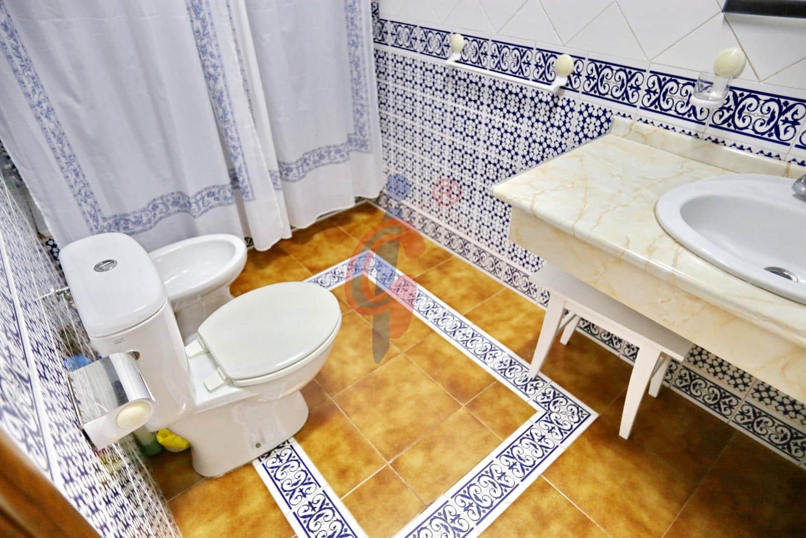 Appartement de 2 chambres à louer à Guardamar del Segura avec garage - 700 € (Ref: 9437535)