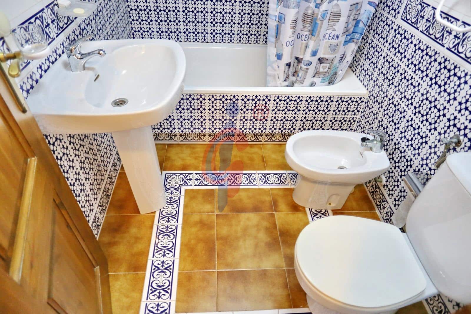 Appartement de 2 chambres à louer à Guardamar del Segura avec garage - 700 € (Ref: 9437535)