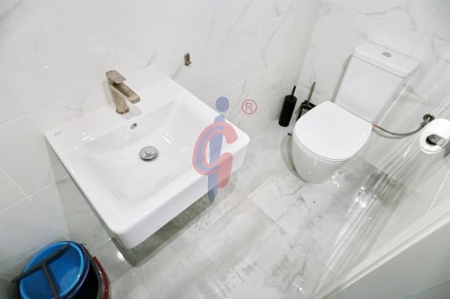 Büro zu vermieten in El Moncayo, Guardamar del Segura - 1.300 € (Ref: 9456381)