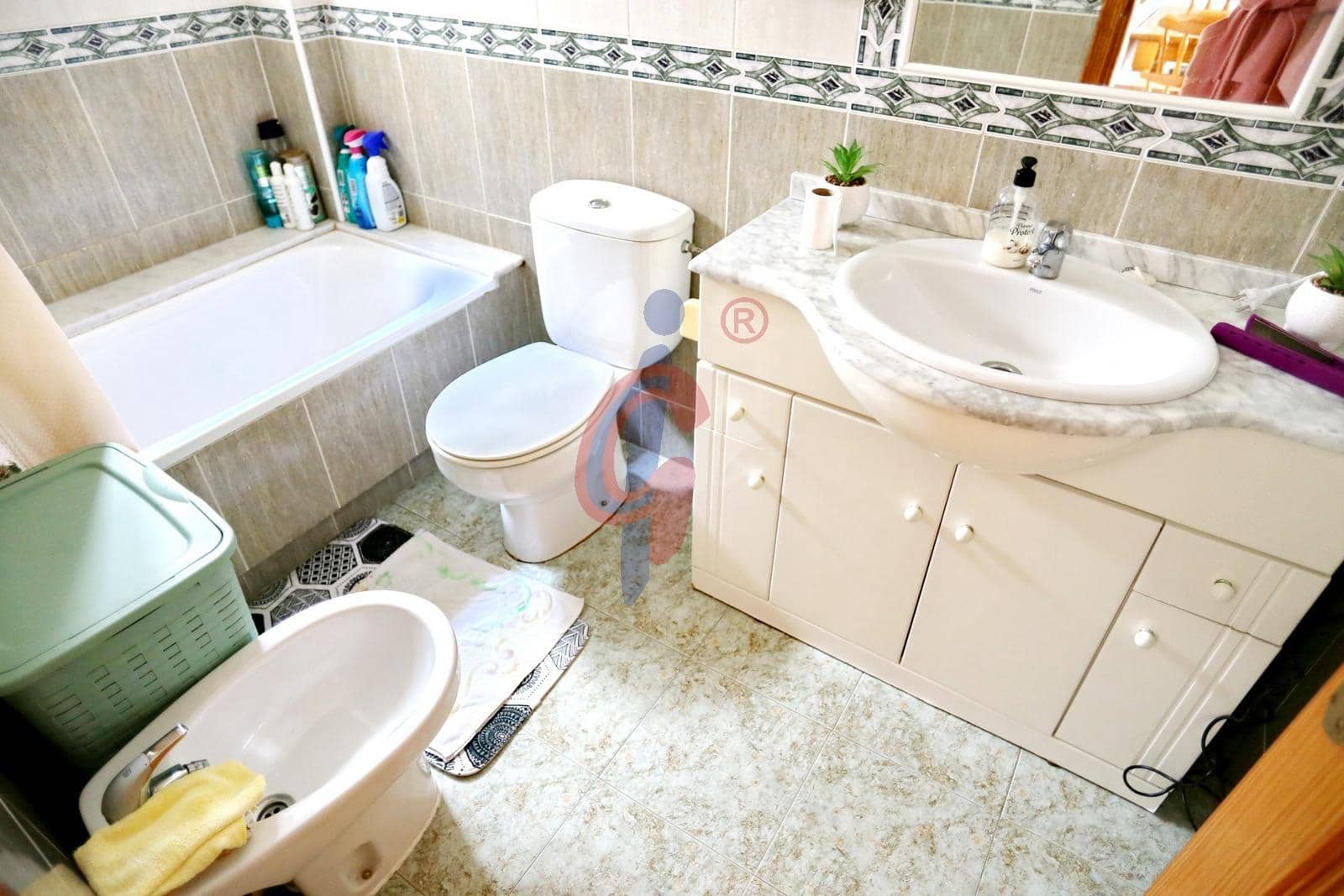 2 makuuhuone Asunto myytävänä paikassa Guardamar del Segura mukana 
autotalli - 174 990 € (Ref: 9468550)