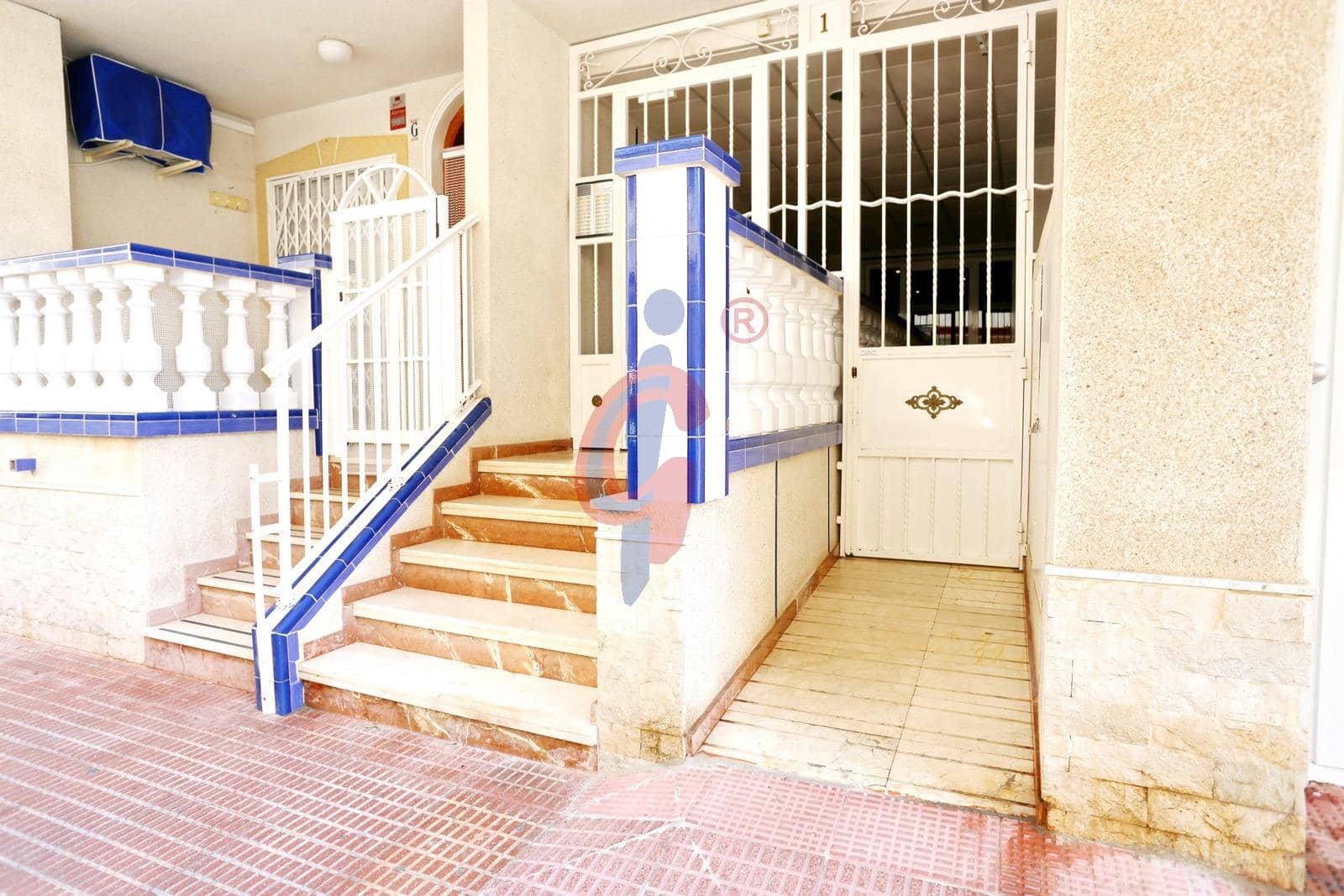 2 makuuhuone Asunto myytävänä paikassa Guardamar del Segura mukana 
autotalli - 174 990 € (Ref: 9468550)