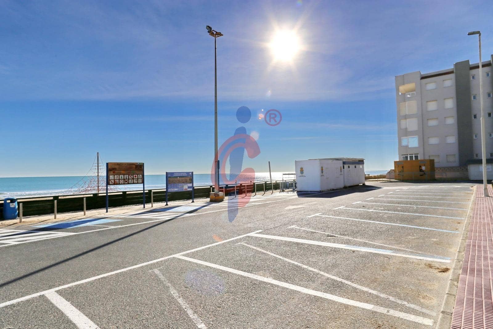 Business for sale in Guardamar del Segura with garage - € 1,495,000 (Ref: 9502464)