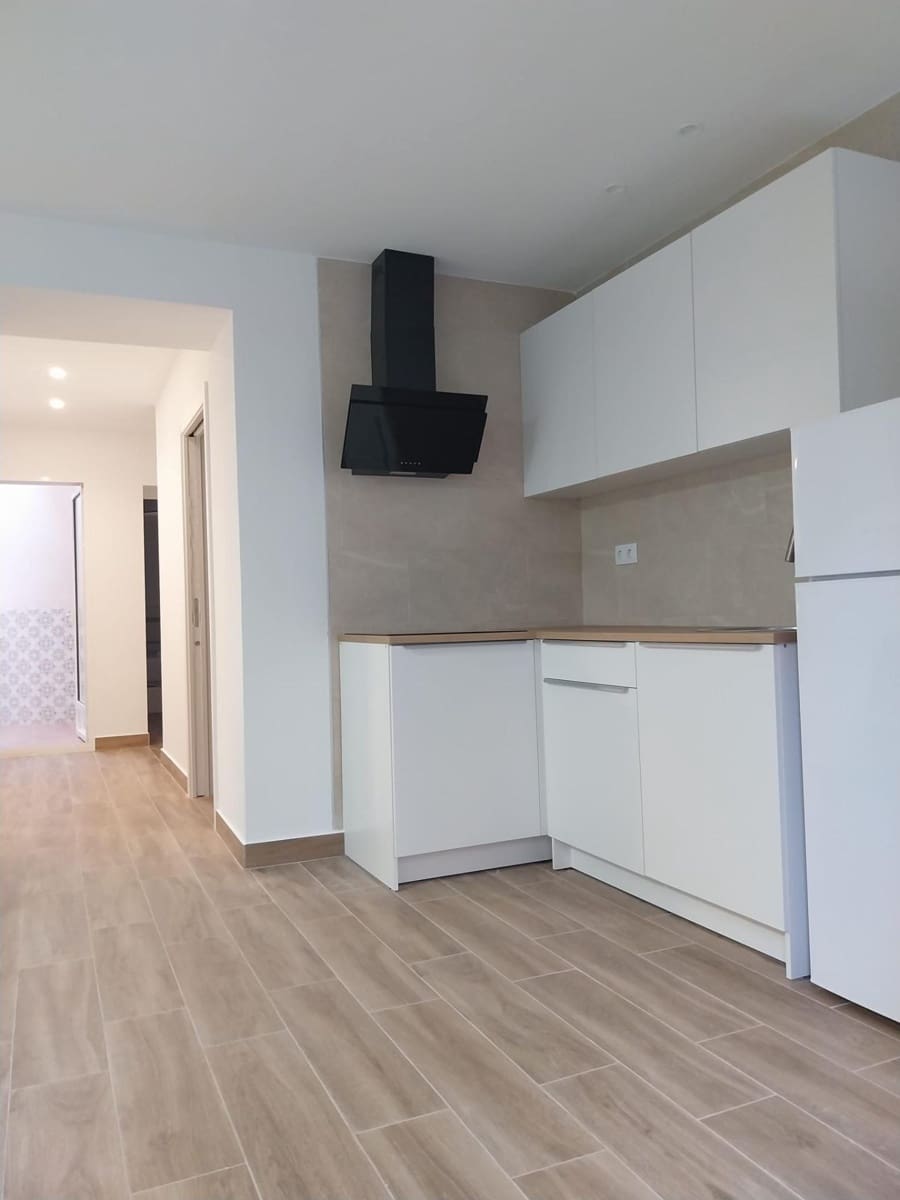 Apartamento de 2 habitaciones en Guardamar del Segura en alquiler - 950 € (Ref: 9509046)