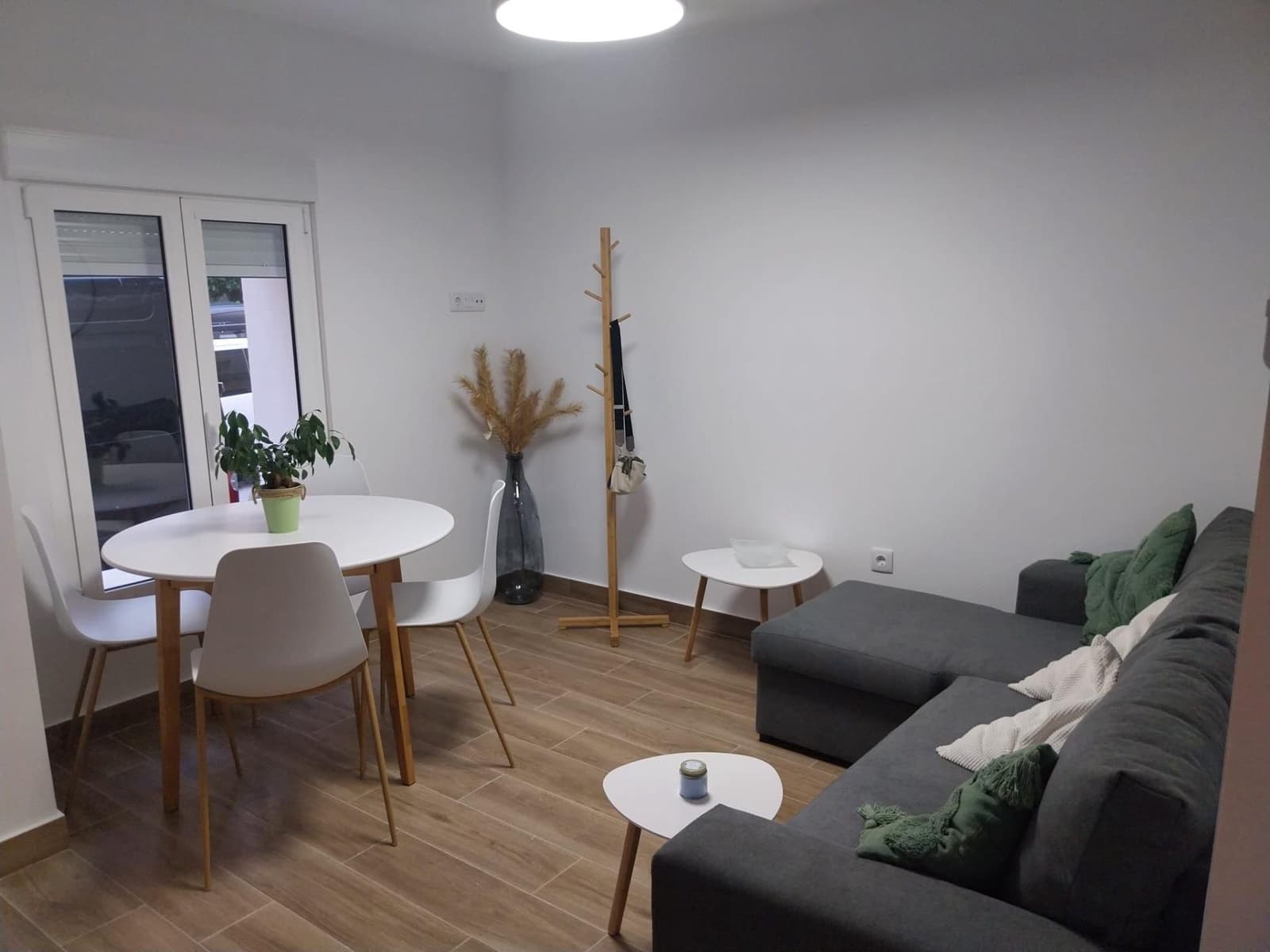 Apartamento de 2 habitaciones en Guardamar del Segura en alquiler - 950 € (Ref: 9509046)