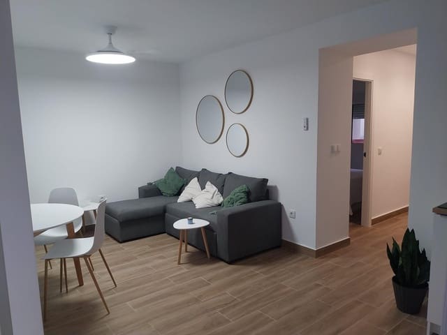 Apartamento de 2 habitaciones en Zona Pueblo, Guardamar del Segura en alquiler - 950 € (Ref: 9509046)