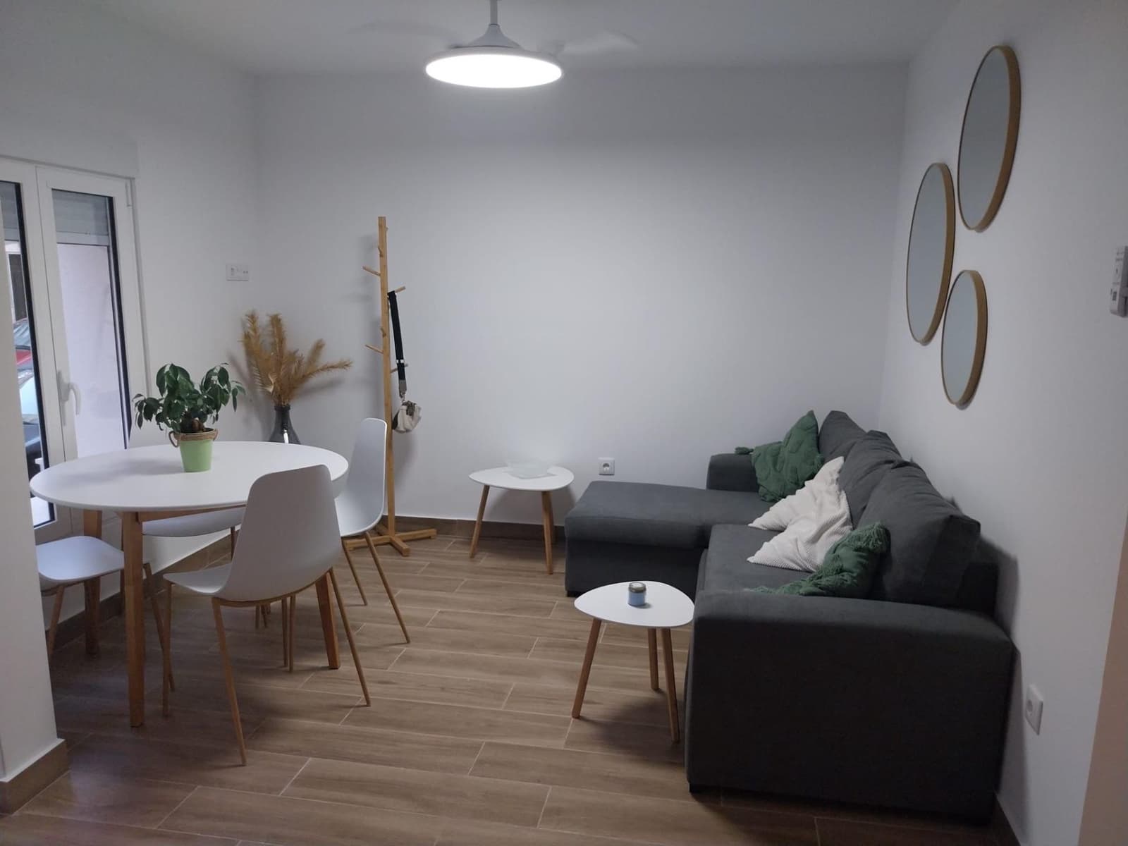 Apartamento de 2 habitaciones en Guardamar del Segura en alquiler - 950 € (Ref: 9509046)