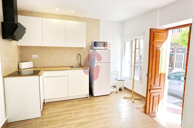 2 bedroom Apartment for rent in Zona Pueblo, Guardamar del Segura - € 900 (Ref: 9509046)