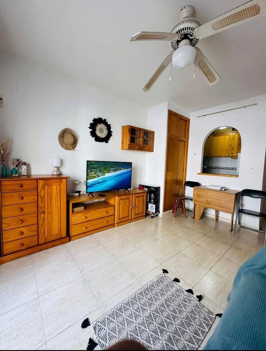 Studio til salg i Guardamar del Segura med swimmingpool - € 90.000 (Ref: 9519036)