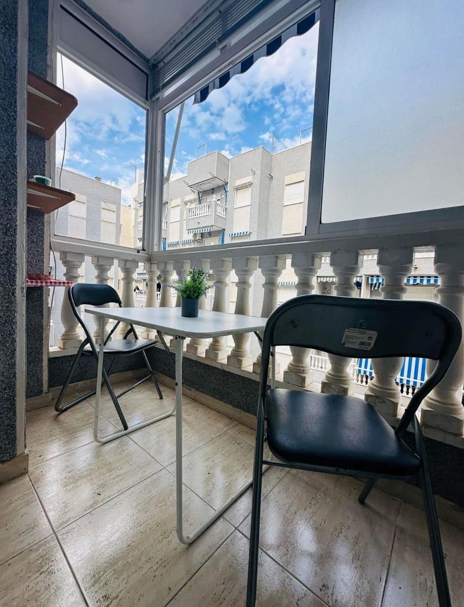 Studio til salg i Guardamar del Segura med swimmingpool - € 90.000 (Ref: 9519036)