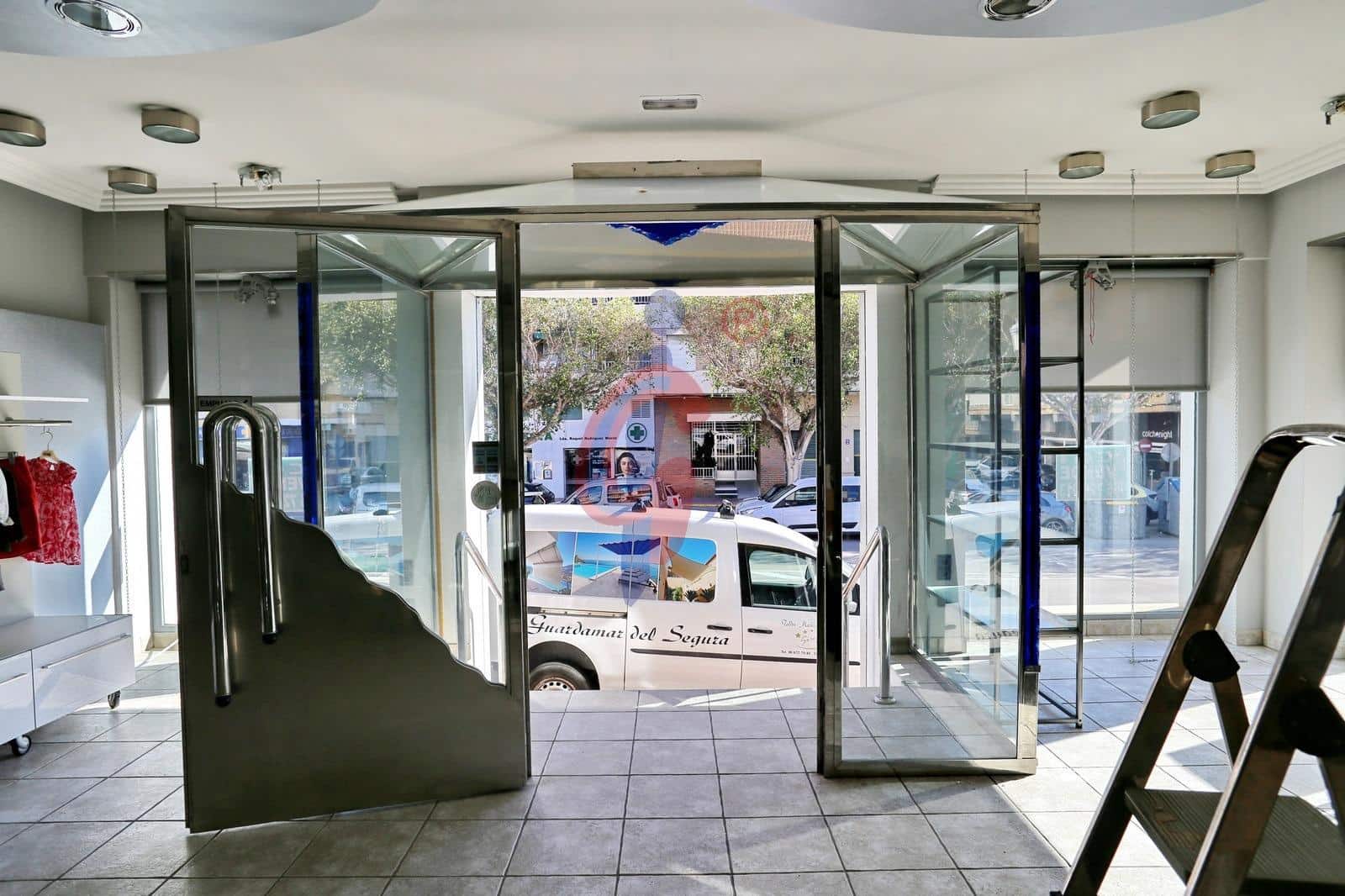 Commercial for sale in Guardamar del Segura - € 169,000 (Ref: 9530885)
