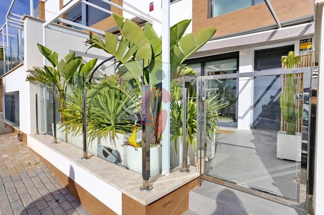 3 soveværelse Rækkehus til salg i Los Secanos, Guardamar del Segura med swimmingpool garage - € 399.000 (Ref: 9548352)