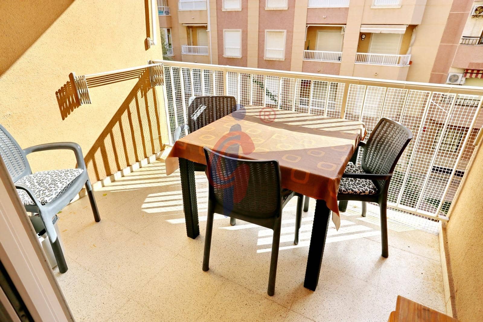 2 makuuhuone Asunto vuokrattavana paikassa Guardamar del Segura mukana 
autotalli - 800 € (Ref: 9555980)