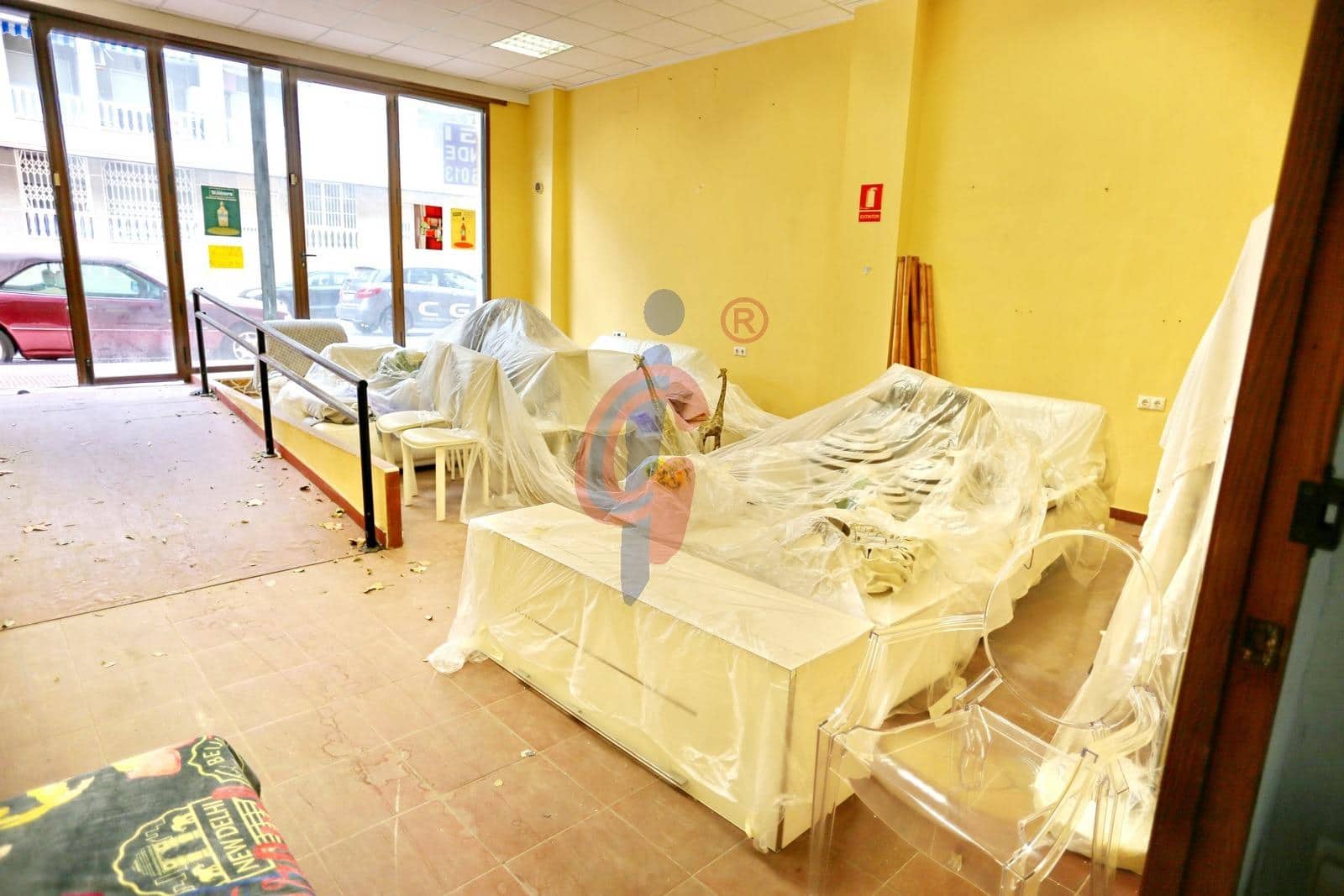 Commercieel te koop in Guardamar del Segura - € 179.900 (Ref: 9648276)
