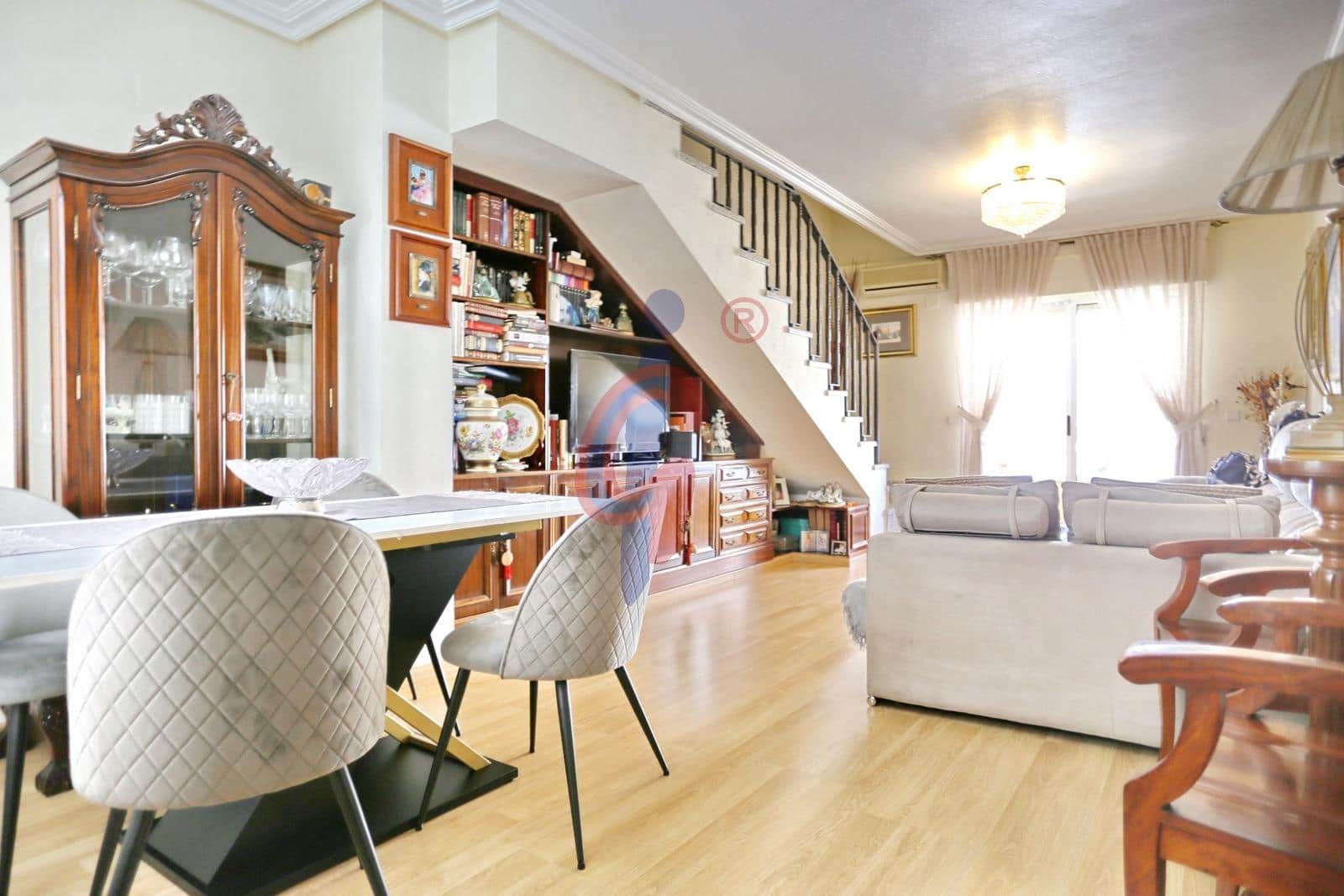 Ático de 3 habitaciones en Guardamar del Segura en venta - 249.950 € (Ref: 9659530)