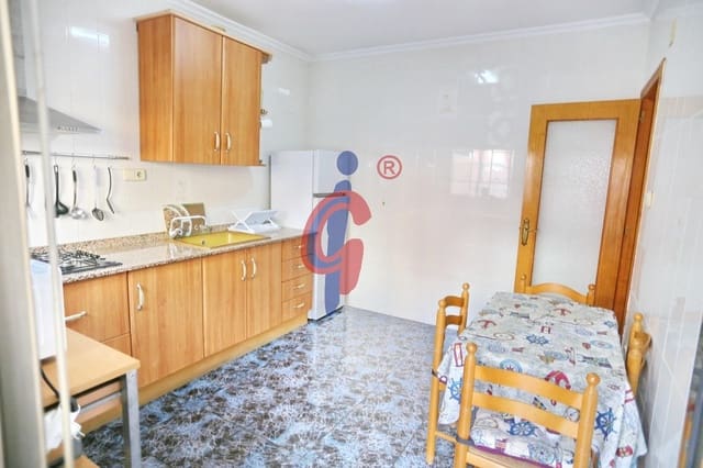 4 quarto Moradia em Banda para venda em Zona Pueblo, Guardamar del Segura com garagem - 285 000 € (Ref: 9701722)