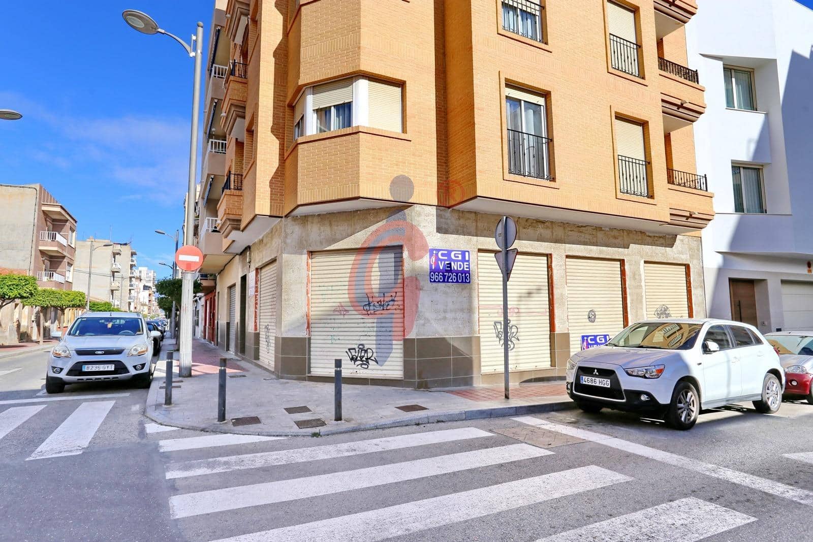 Commercial for sale in Guardamar del Segura - € 189,000 (Ref: 9701725)