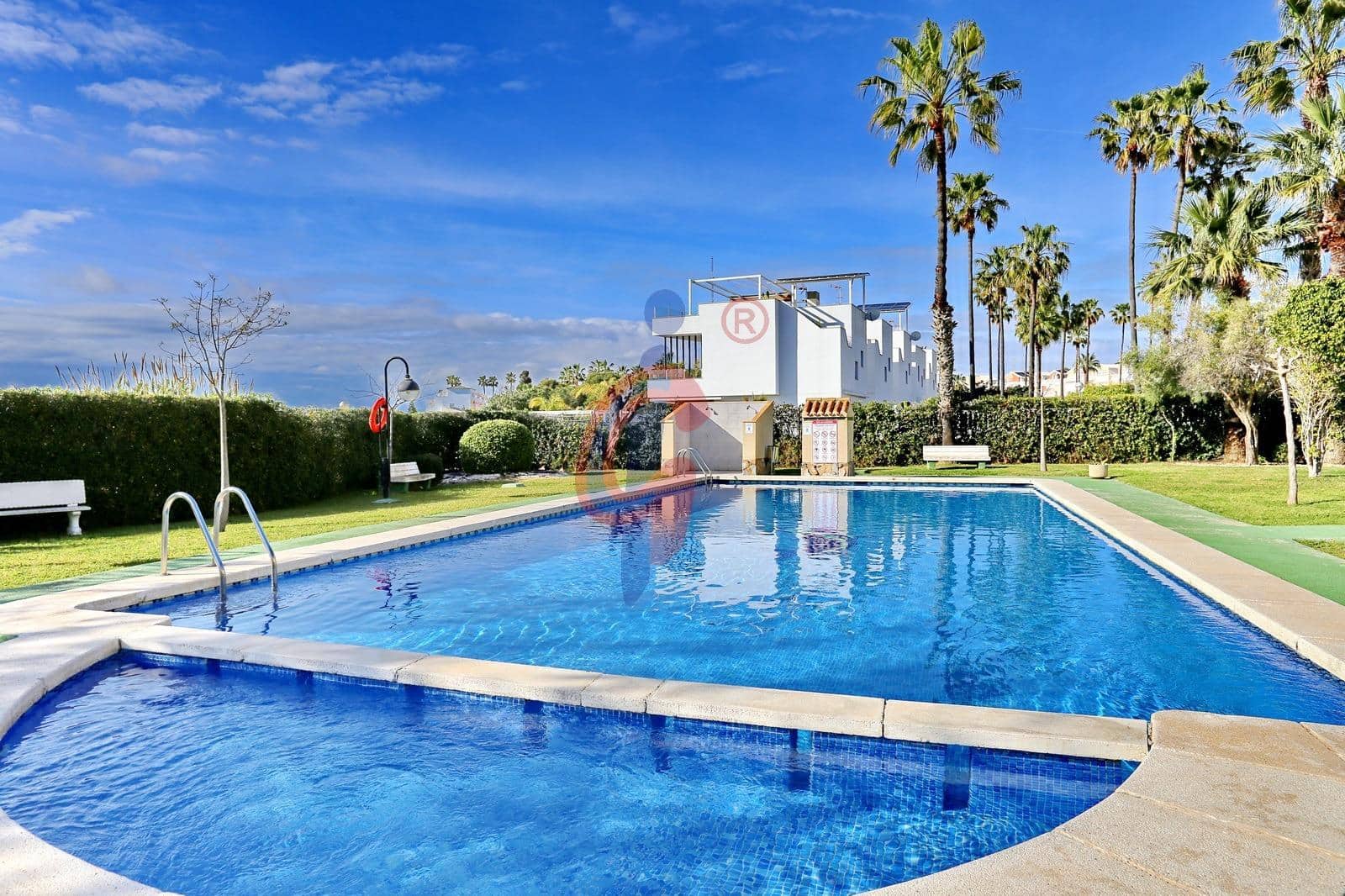 3 soveværelse Rækkehus til salg i Guardamar del Segura med swimmingpool - € 159.990 (Ref: 9701726)