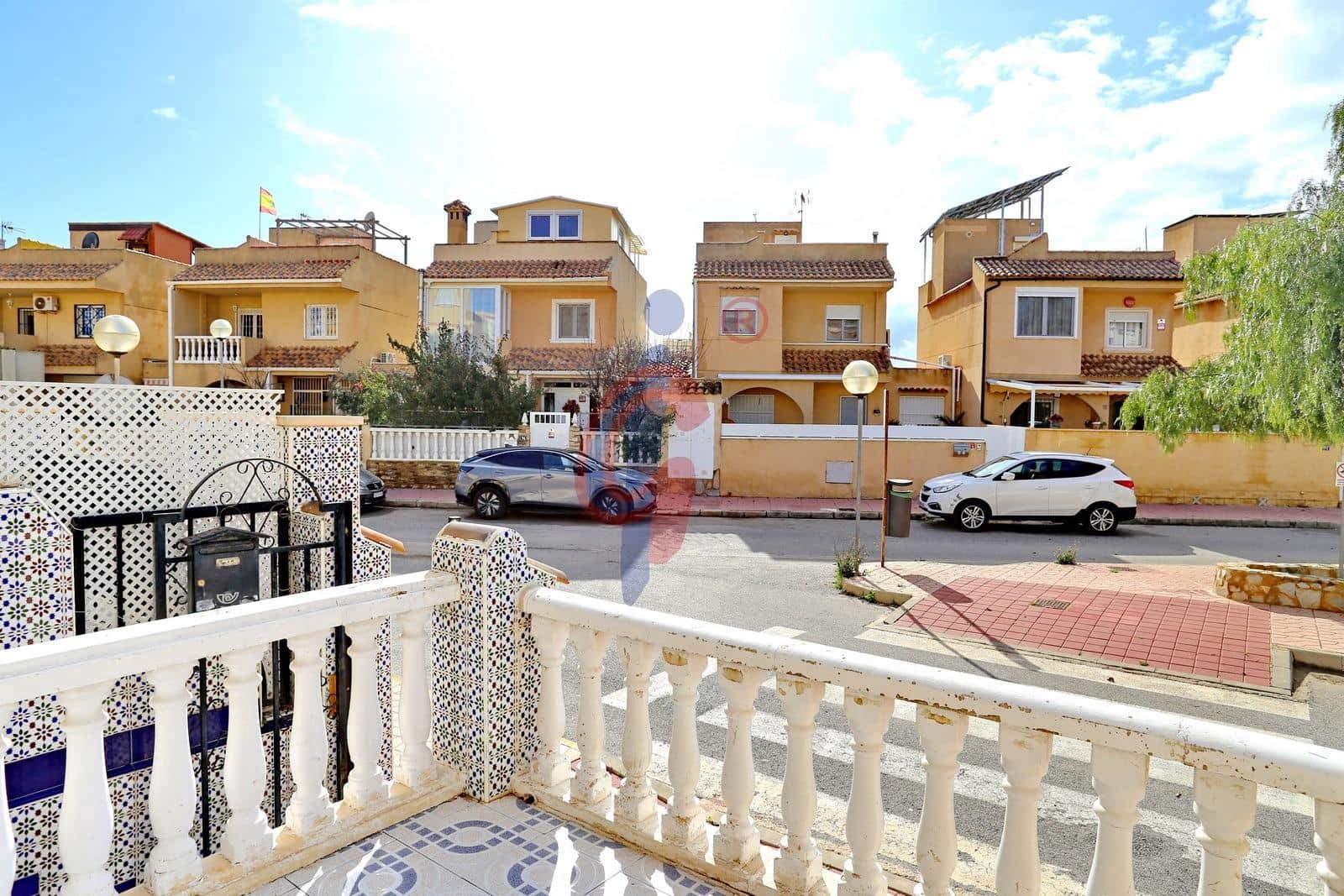 3 chambre Villa/Maison Mitoyenne à vendre à Guardamar del Segura avec piscine - 149 990 € (Ref: 9701726)
