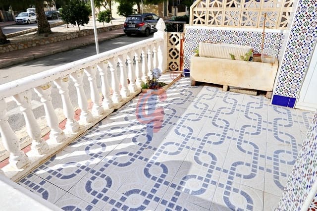 3 chambre Villa/Maison Mitoyenne à vendre à El Moncayo, Guardamar del Segura avec piscine - 149 990 € (Ref: 9701726)