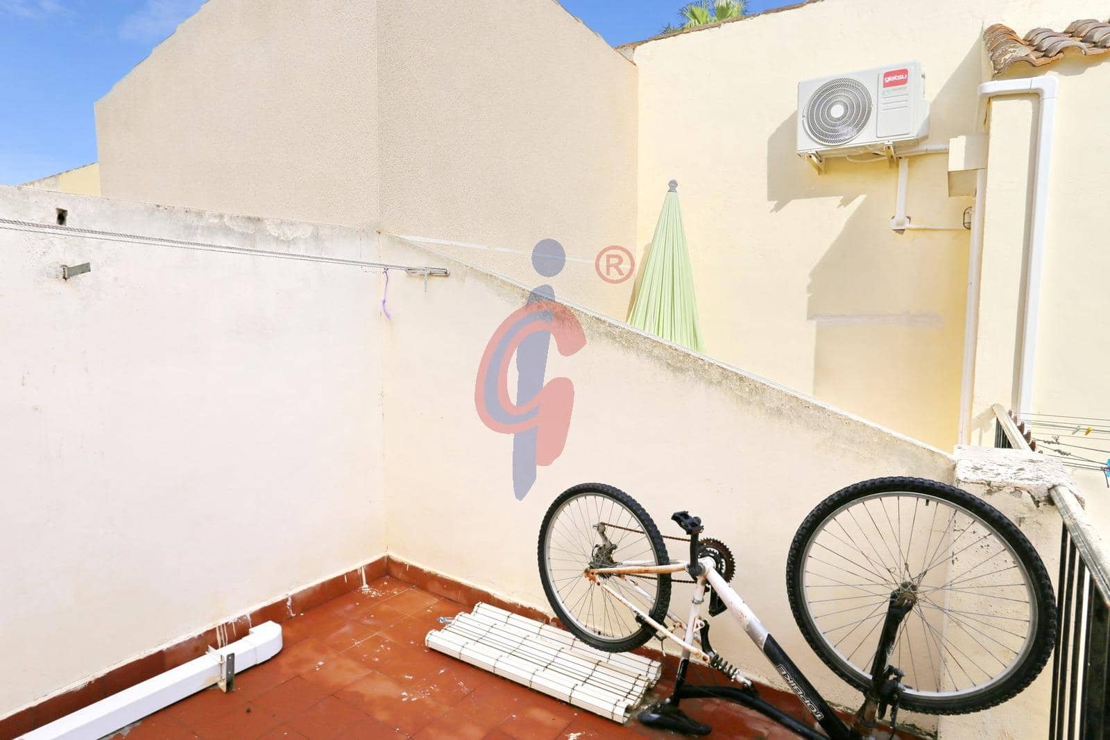 3 chambre Villa/Maison Mitoyenne à vendre à Guardamar del Segura avec piscine - 149 990 € (Ref: 9701726)
