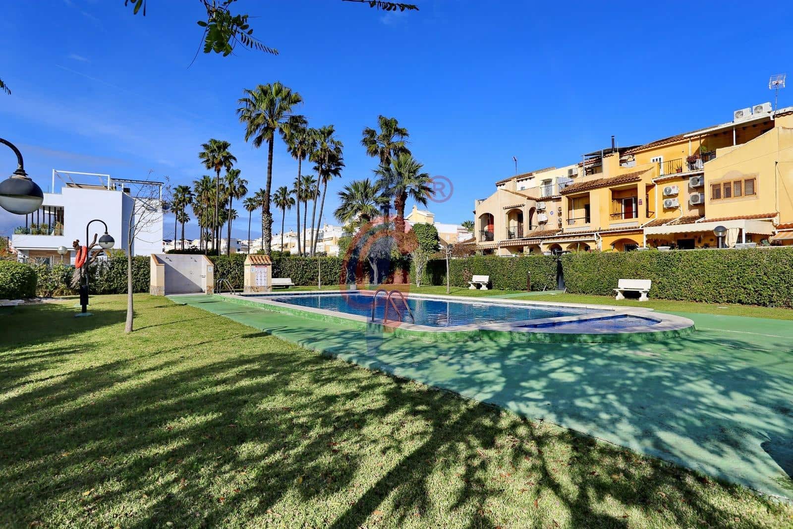 3 chambre Villa/Maison Mitoyenne à vendre à Guardamar del Segura avec piscine - 149 990 € (Ref: 9701726)