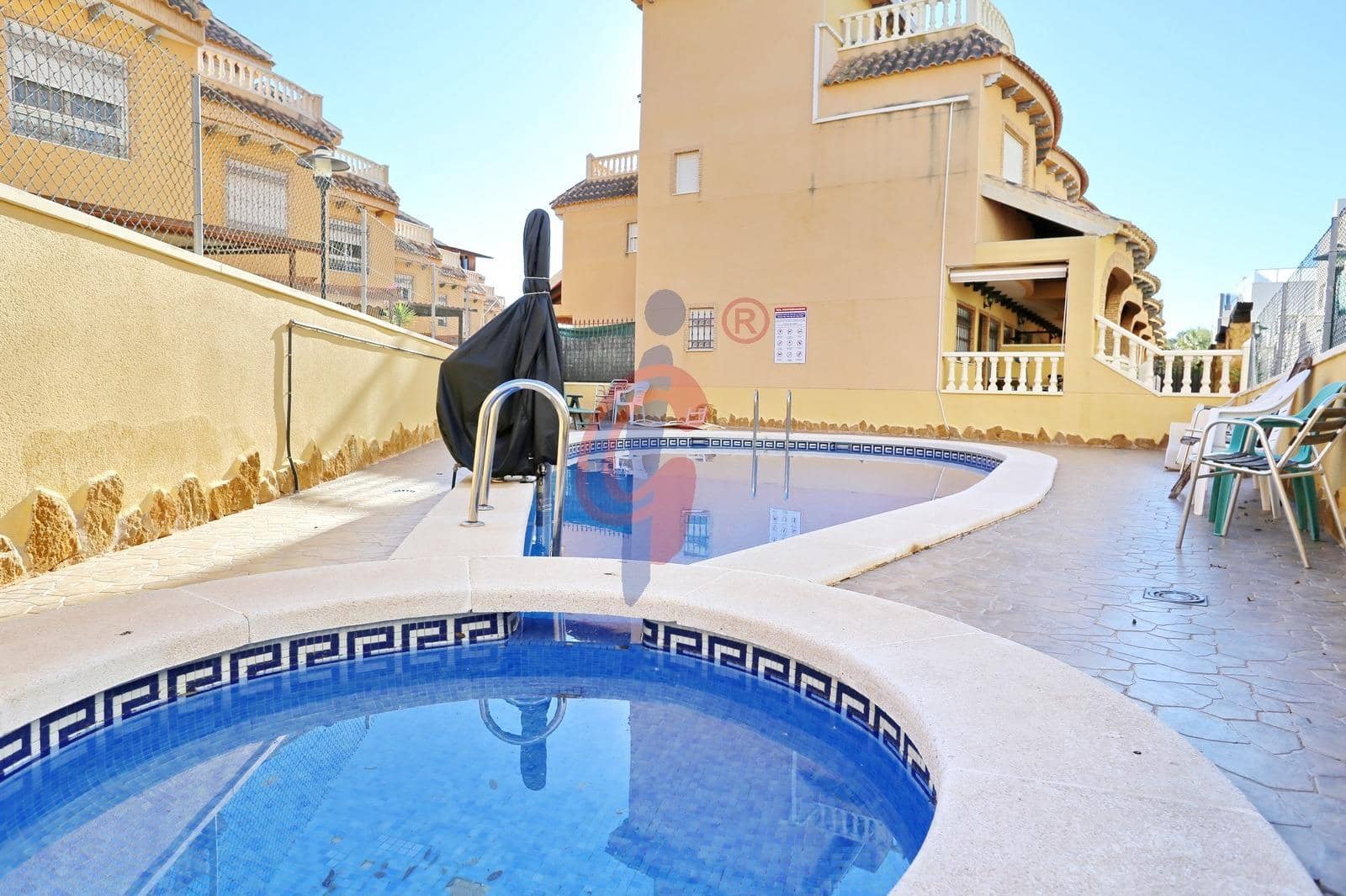 3 Zimmer Reihenhaus zu verkaufen in Guardamar del Segura mit Pool Garage - 280.000 € (Ref: 9738921)