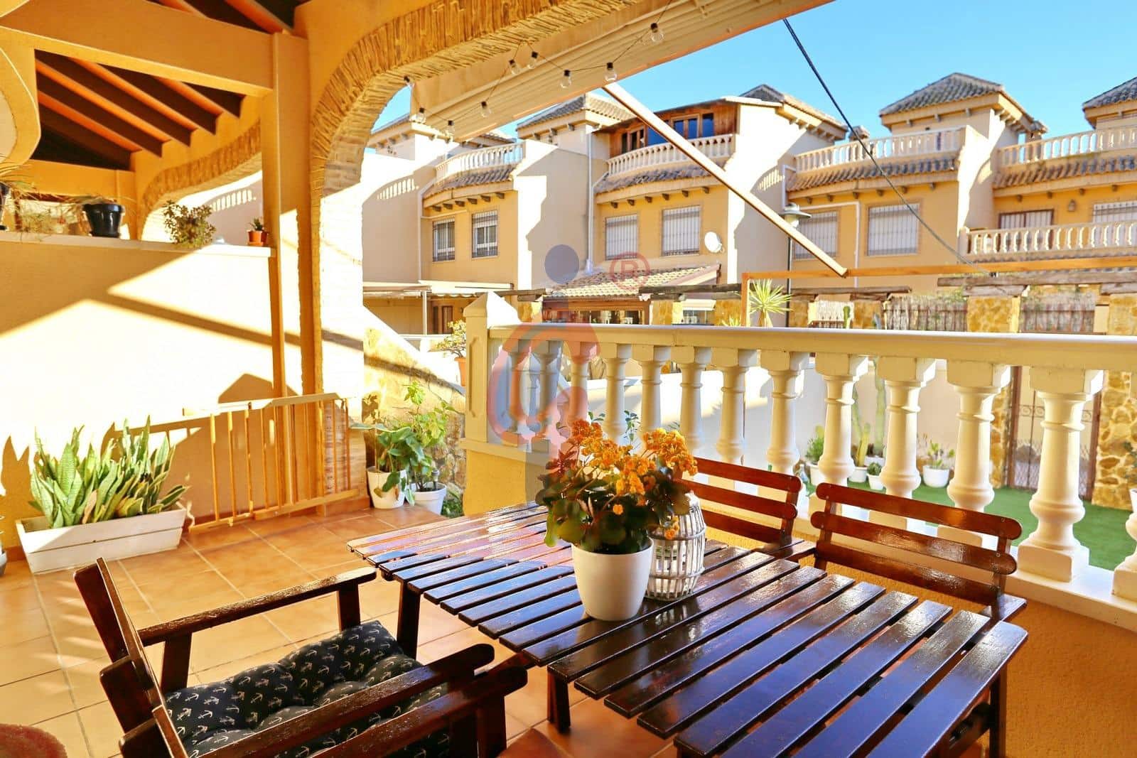 3 Zimmer Reihenhaus zu verkaufen in Guardamar del Segura mit Pool Garage - 280.000 € (Ref: 9738921)