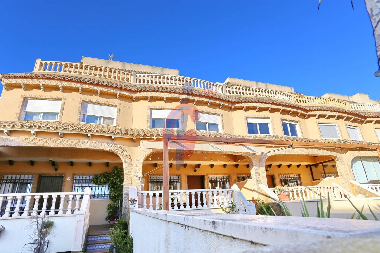 3 Zimmer Reihenhaus zu verkaufen in Guardamar del Segura mit Pool Garage - 280.000 € (Ref: 9738921)