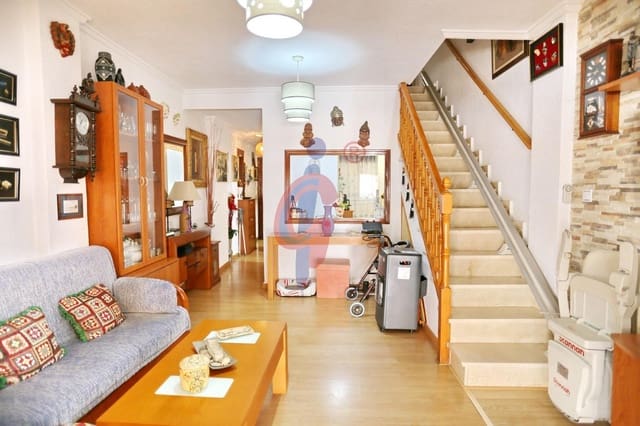 3 chambre Appartement à vendre à Guardamar Playa, Guardamar del Segura avec garage - 239 000 € (Ref: 9773185)