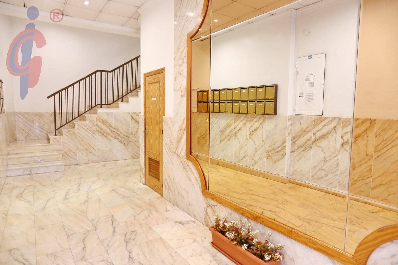 Apartamento de 2 habitaciones en Guardamar del Segura en venta con garaje - 153.000 € (Ref: 9784980)