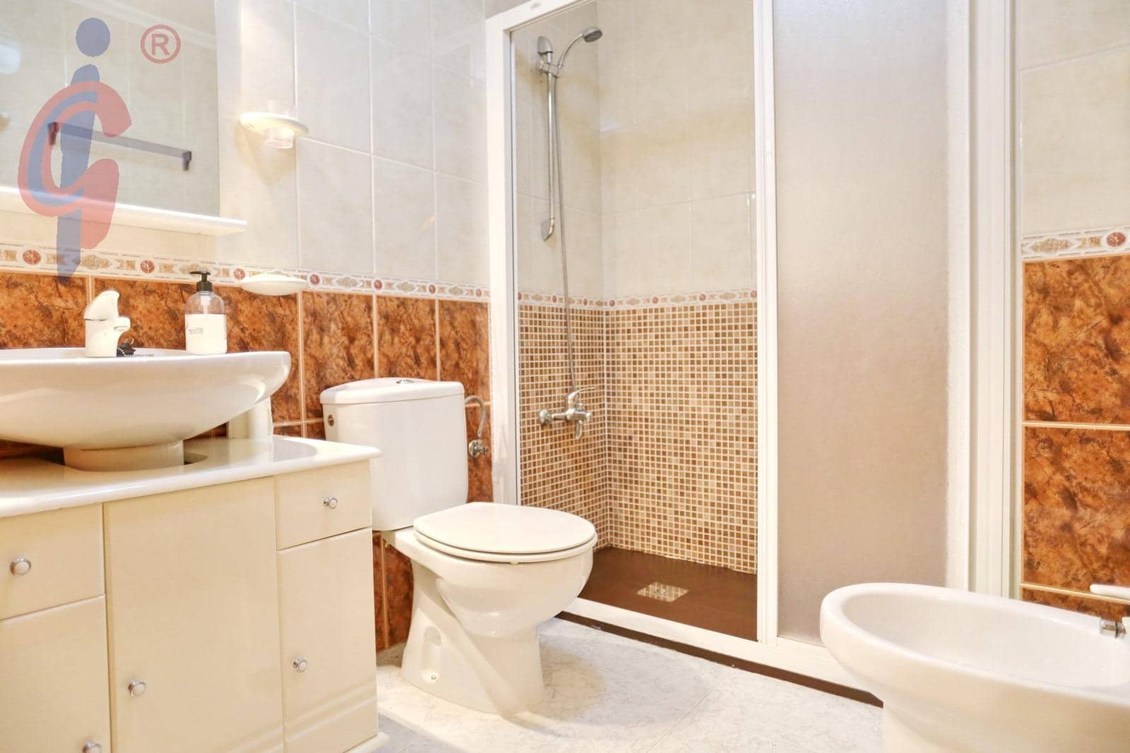 Apartamento de 2 habitaciones en Guardamar del Segura en venta con garaje - 153.000 € (Ref: 9784980)