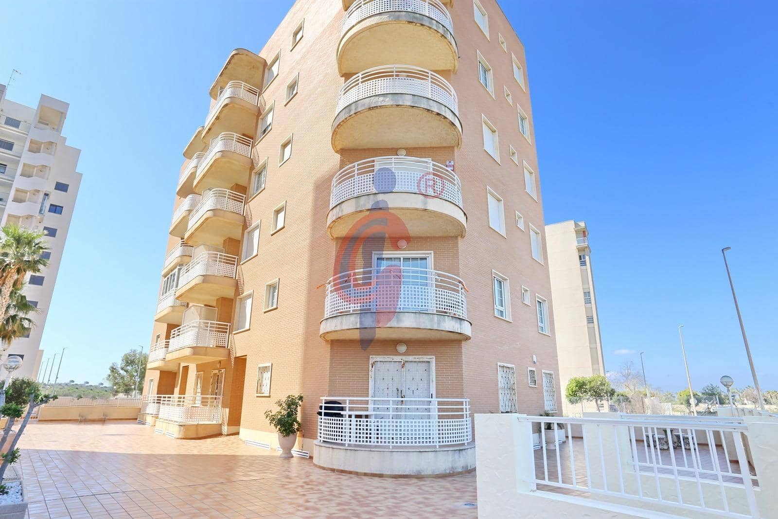 2 soverom Leilighet til salgs i Guardamar del Segura med svømmebasseng garasje - € 146 000 (Ref: 9784982)