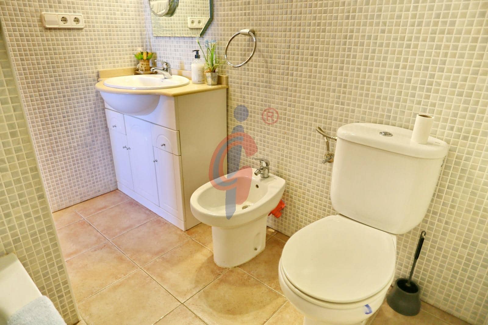 2 soverom Leilighet til salgs i Guardamar del Segura med svømmebasseng garasje - € 146 000 (Ref: 9784982)