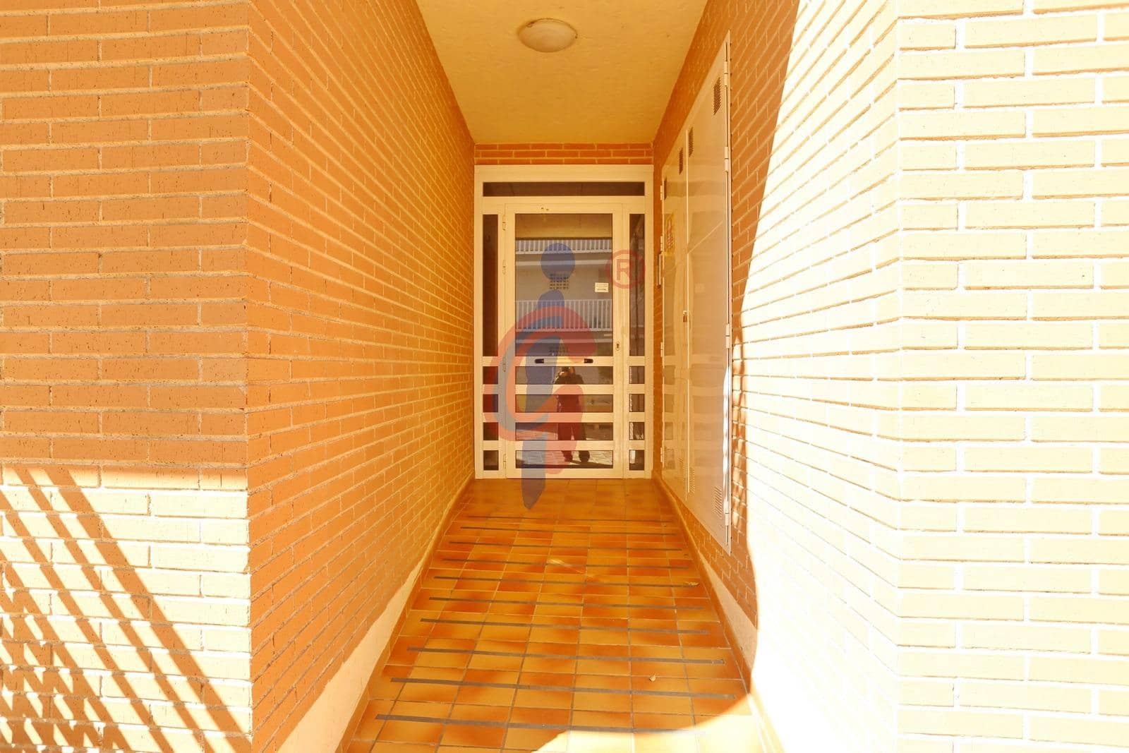 2 soverom Leilighet til salgs i Guardamar del Segura med svømmebasseng garasje - € 146 000 (Ref: 9784982)