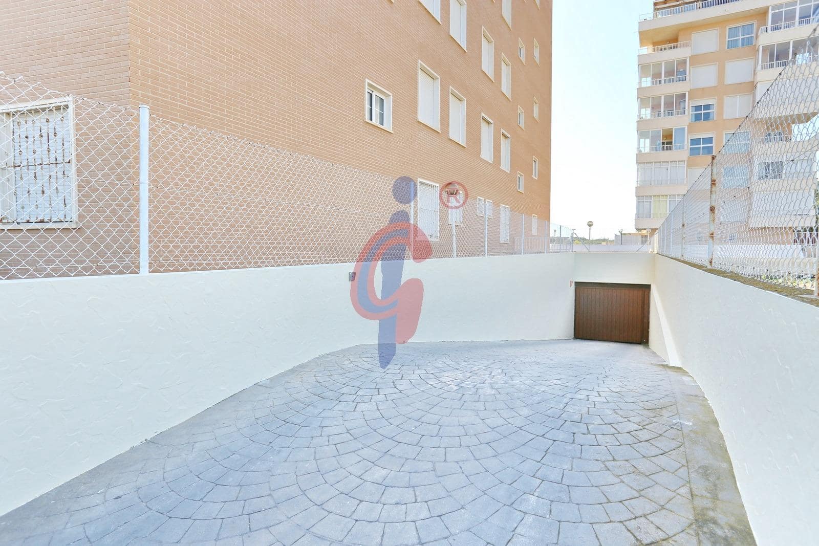 2 soverom Leilighet til salgs i Guardamar del Segura med svømmebasseng garasje - € 146 000 (Ref: 9784982)