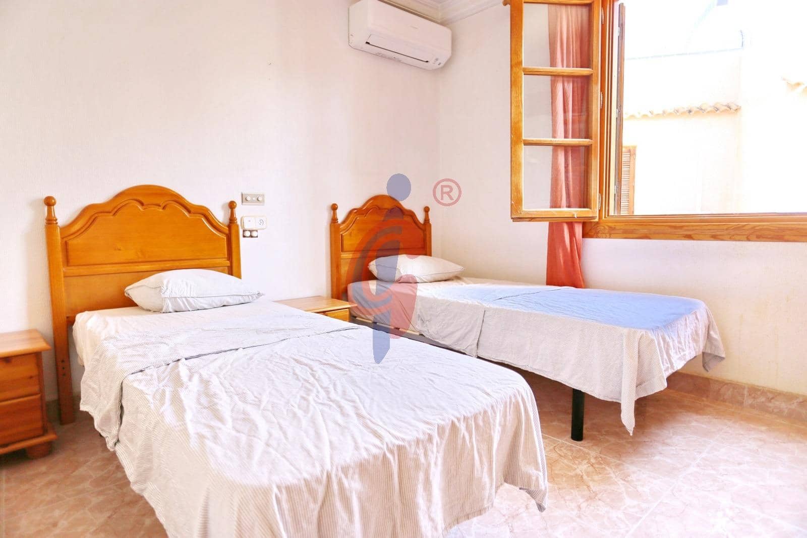 3 soverom Rekkehus til salgs i Guardamar del Segura med garasje - € 395 000 (Ref: 9791153)