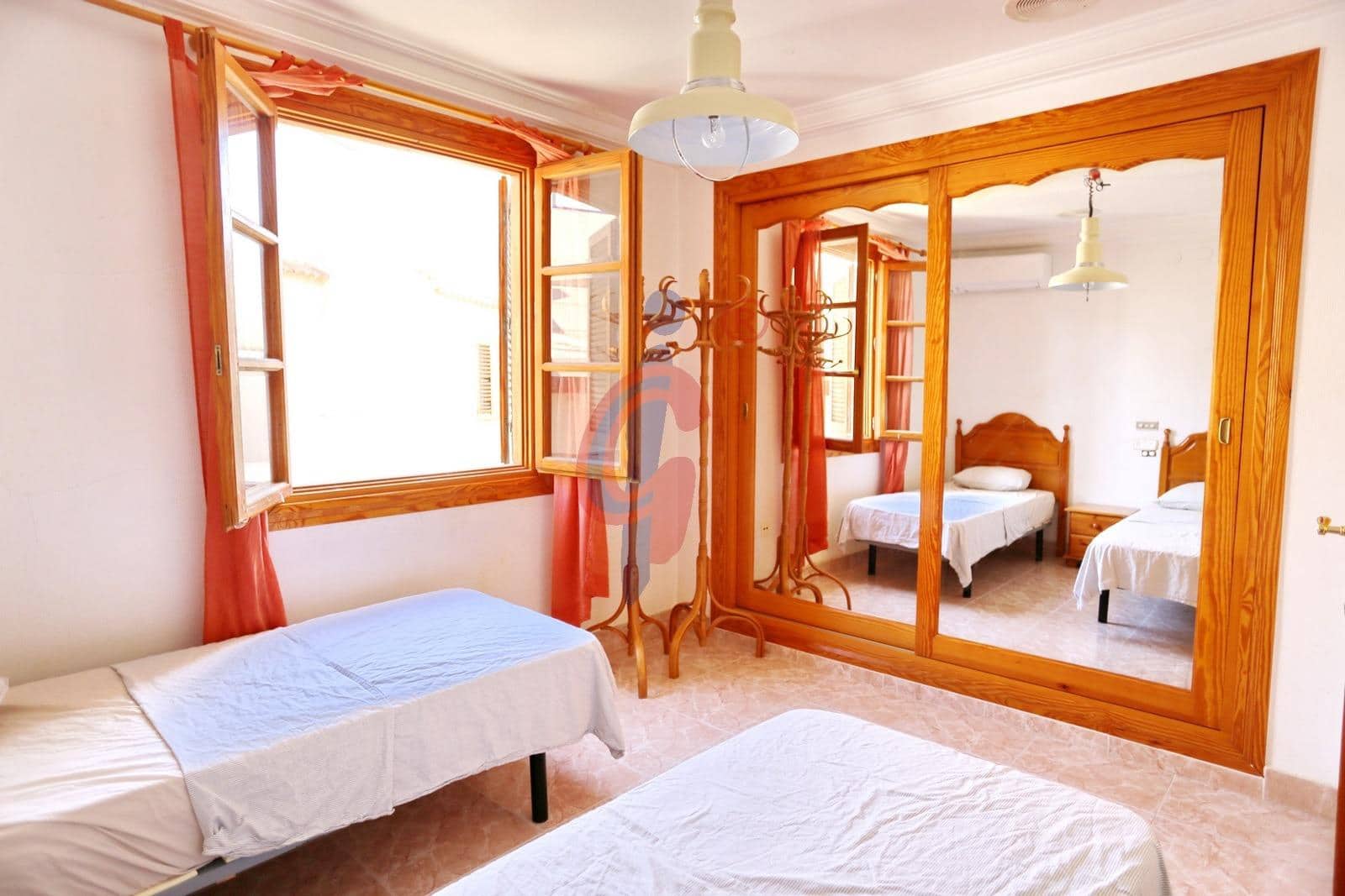 3 soverom Rekkehus til salgs i Guardamar del Segura med garasje - € 395 000 (Ref: 9791153)