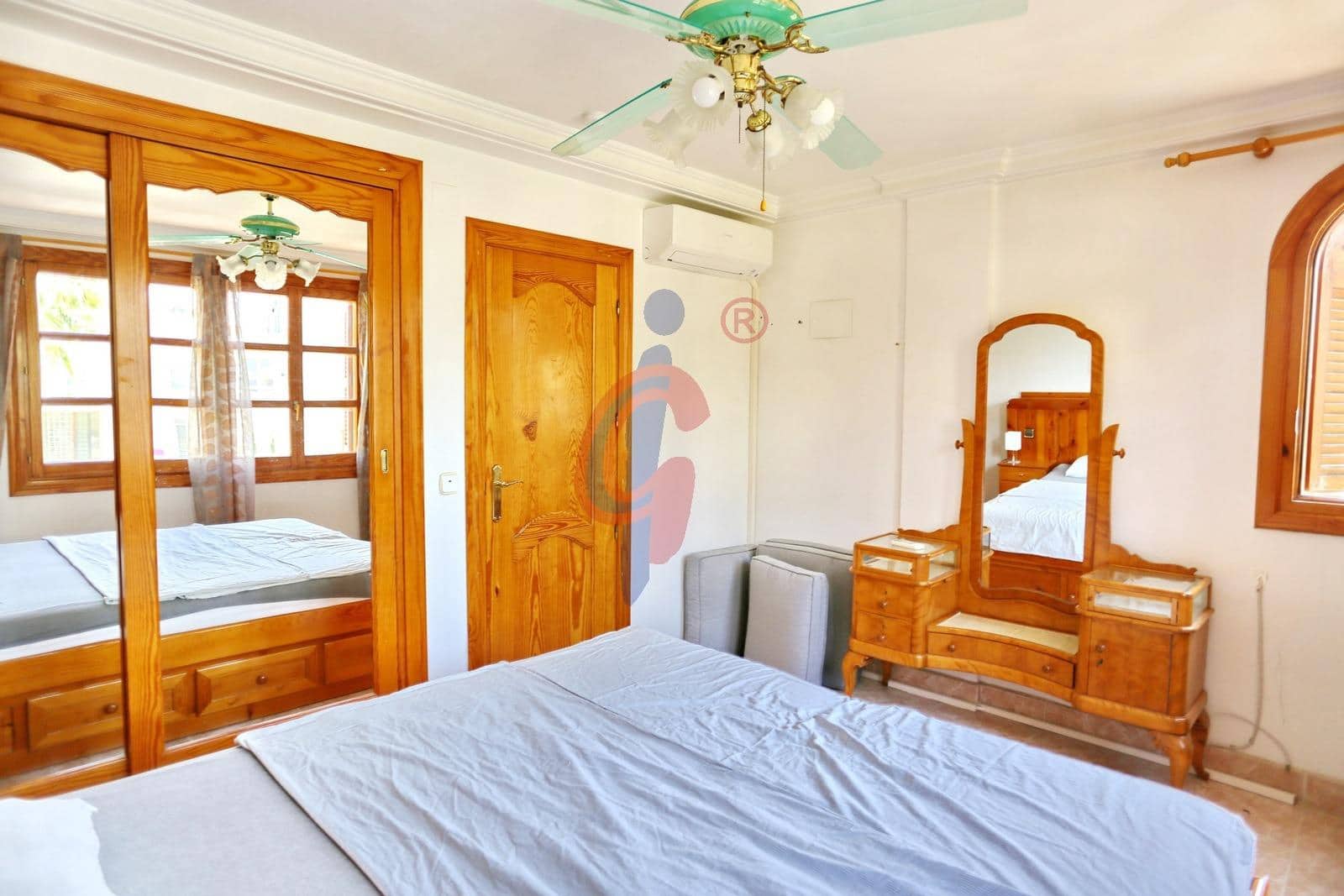 3 soverom Rekkehus til salgs i Guardamar del Segura med garasje - € 395 000 (Ref: 9791153)