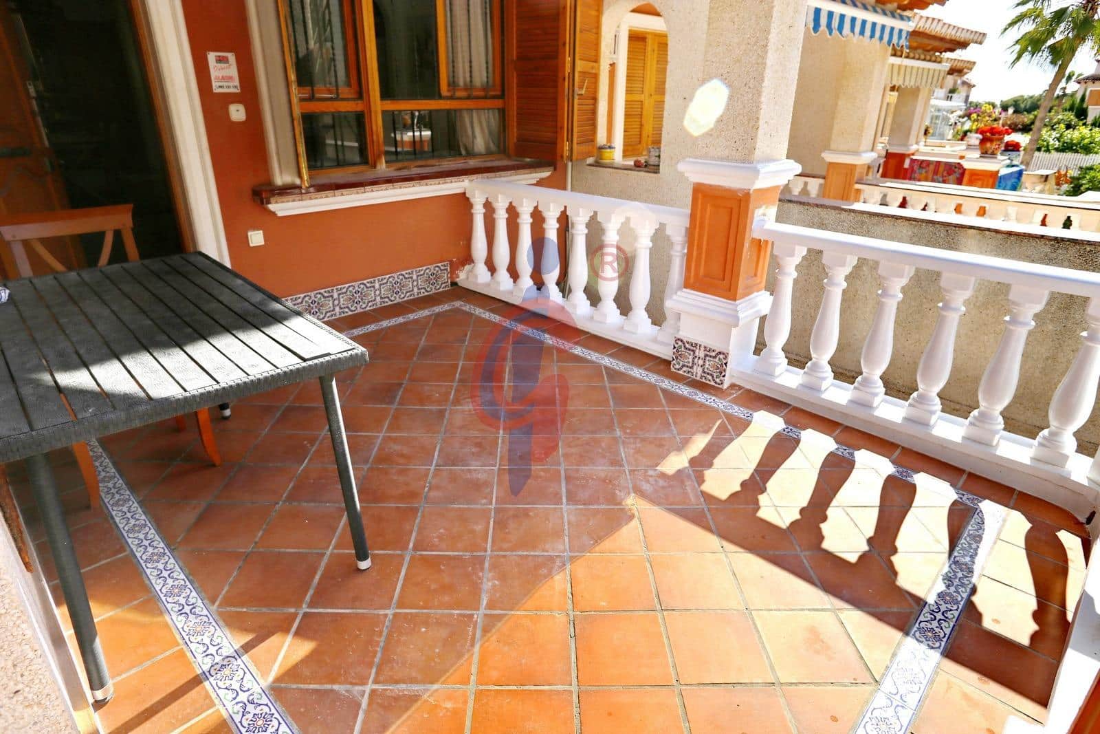 3 soverom Rekkehus til salgs i Guardamar del Segura med garasje - € 395 000 (Ref: 9791153)