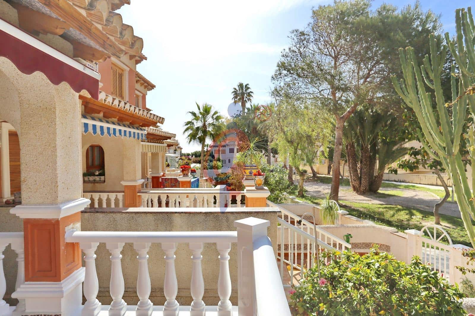 3 soverom Rekkehus til salgs i Guardamar del Segura med garasje - € 395 000 (Ref: 9791153)