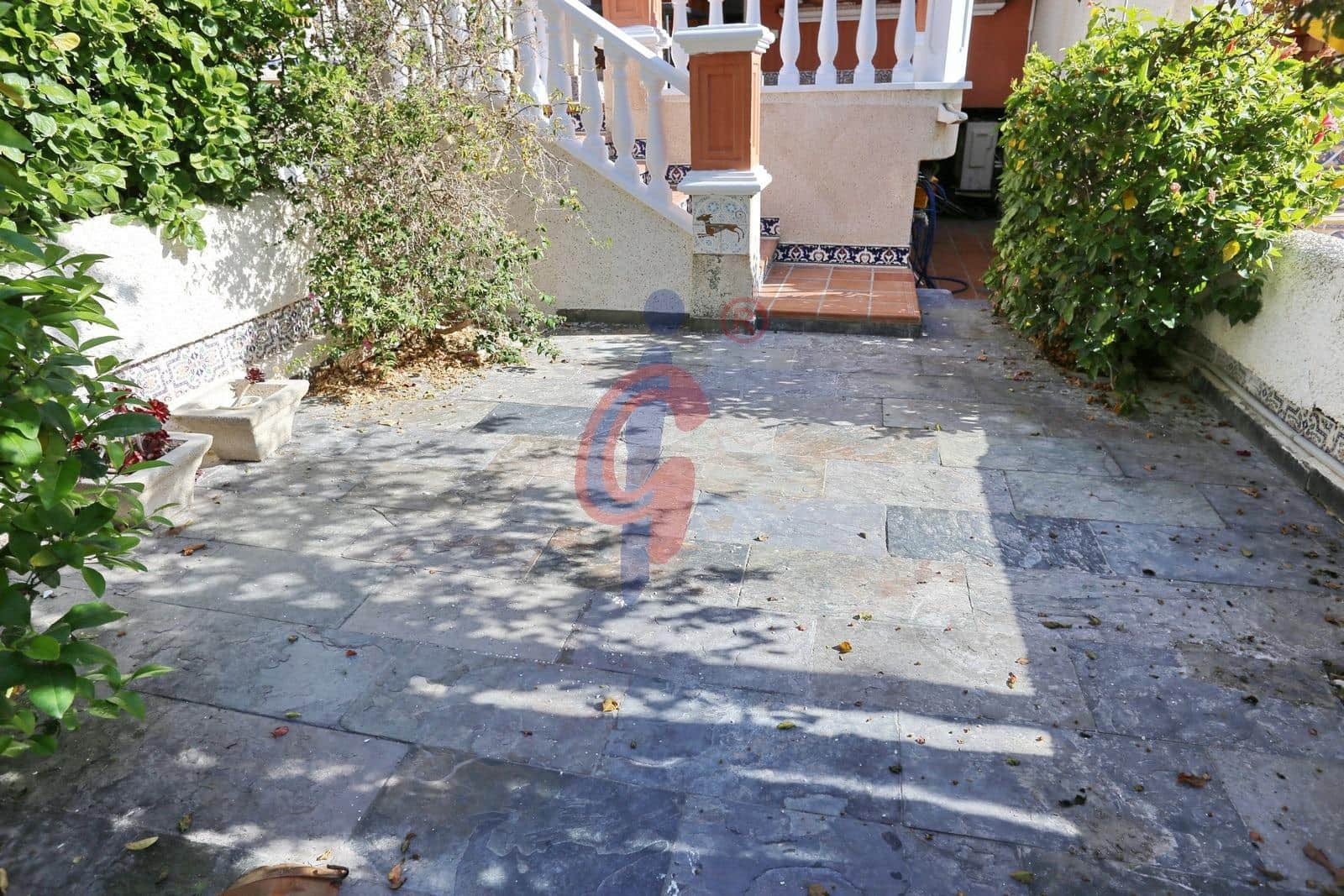 3 soverom Rekkehus til salgs i Guardamar del Segura med garasje - € 395 000 (Ref: 9791153)