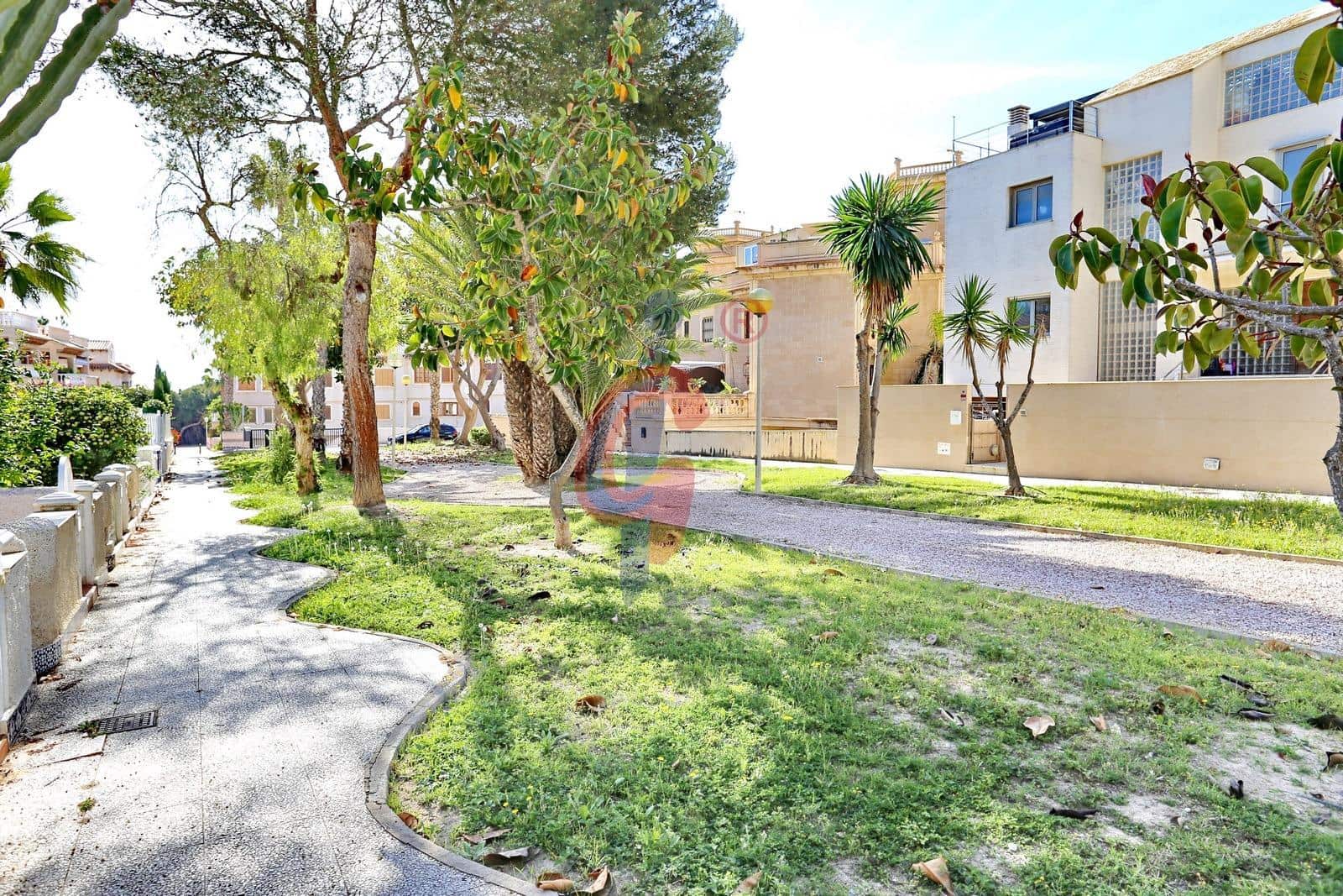 3 soverom Rekkehus til salgs i Guardamar del Segura med garasje - € 395 000 (Ref: 9791153)