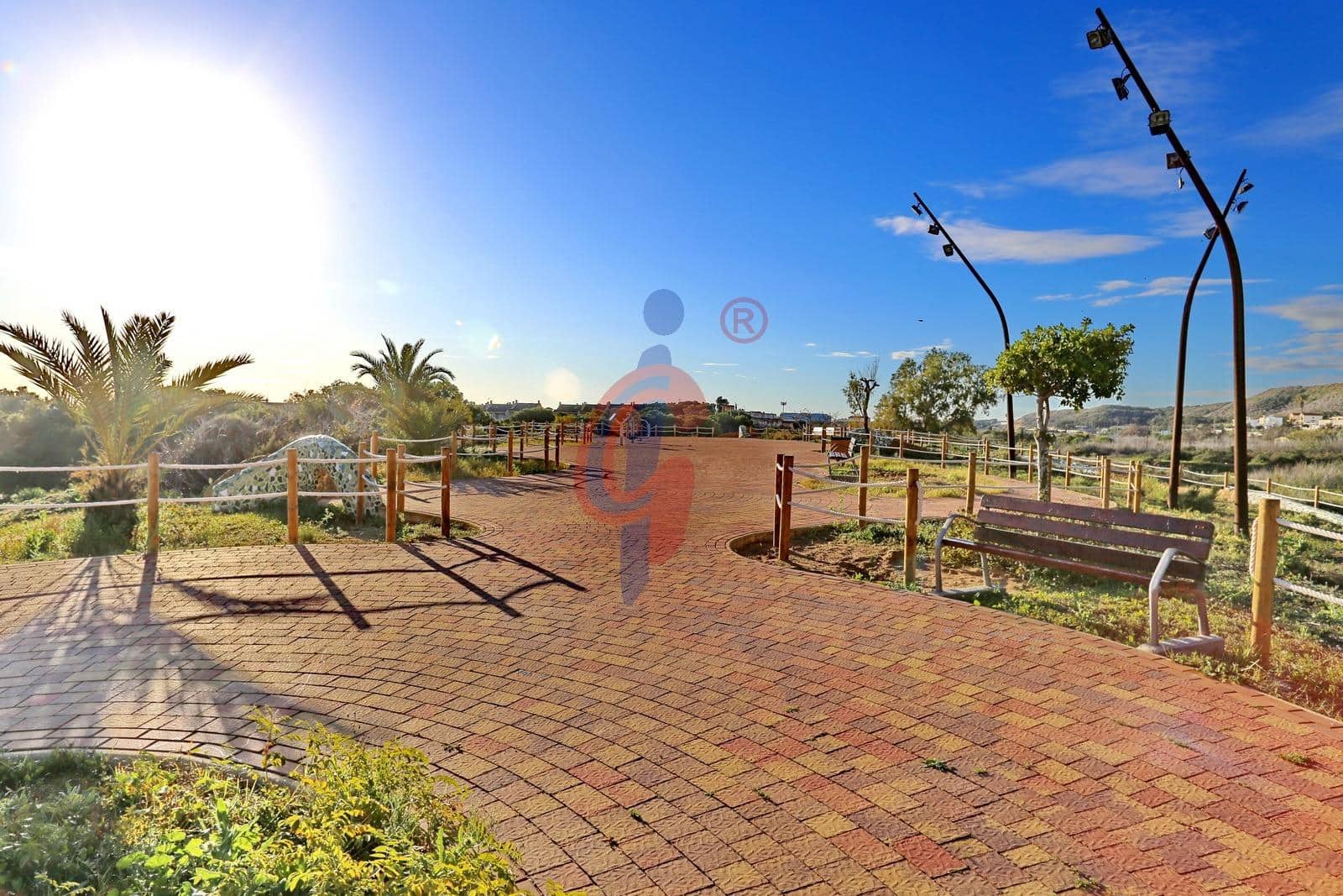 3 sypialnia Penthouse na sprzedaż w Guardamar del Segura z garażem - 325 000 € (Ref: 9794761)