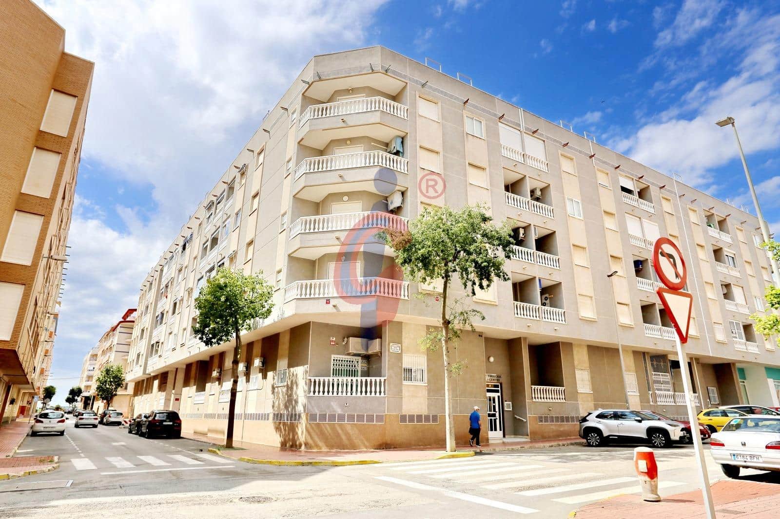 2 bedroom Flat for sale in Guardamar del Segura with pool - € 139,950 (Ref: 9836425)