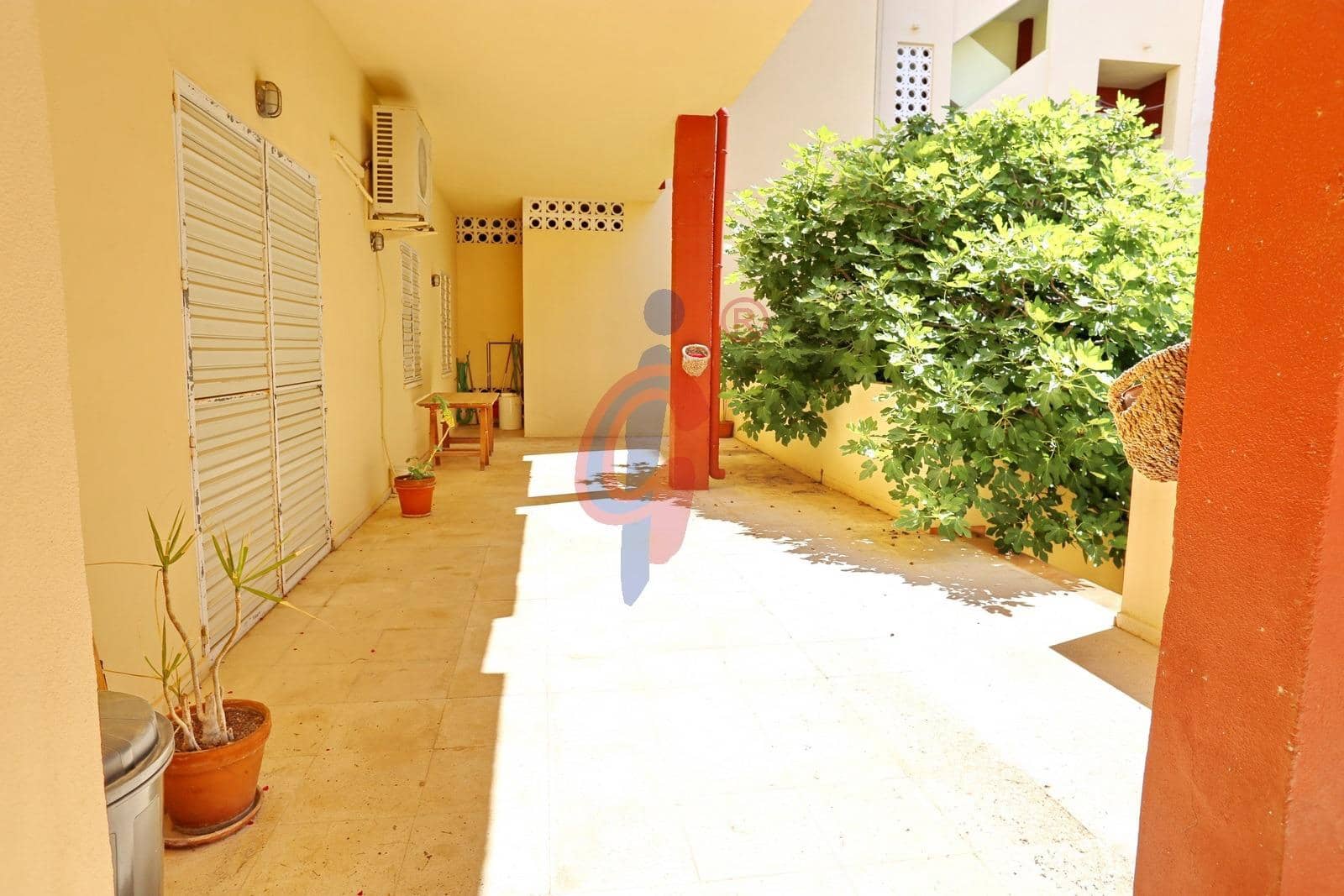 3 bedroom Commercial for sale in Guardamar del Segura - € 357,000 (Ref: 9851881)