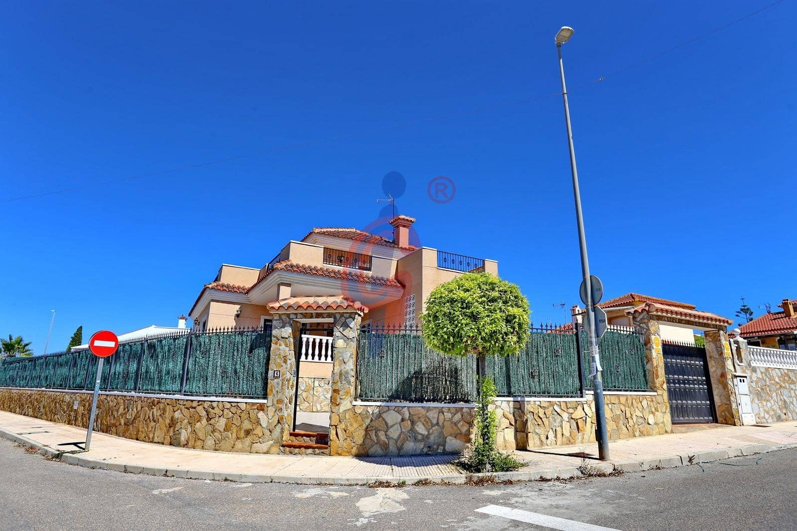 5 bedroom Villa for sale in San Fulgencio with pool garage - € 449,500 (Ref: 9861968)