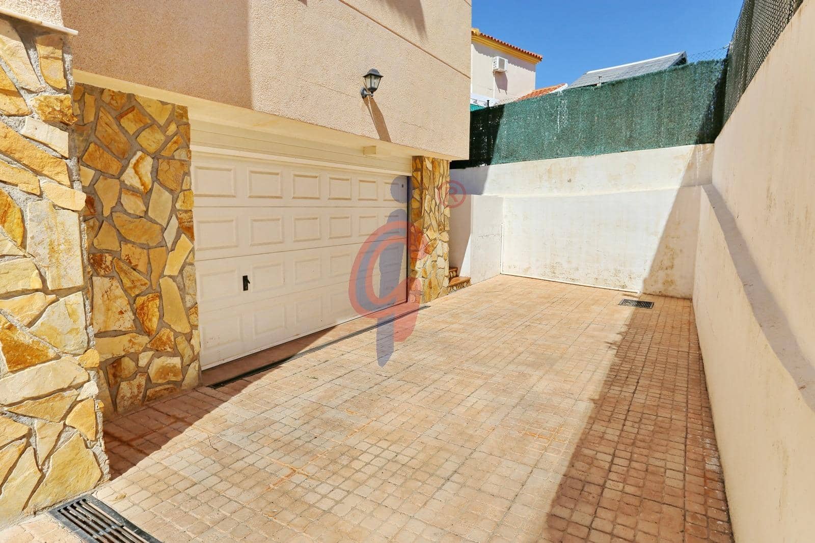 5 bedroom Villa for sale in San Fulgencio with pool garage - € 449,500 (Ref: 9861968)