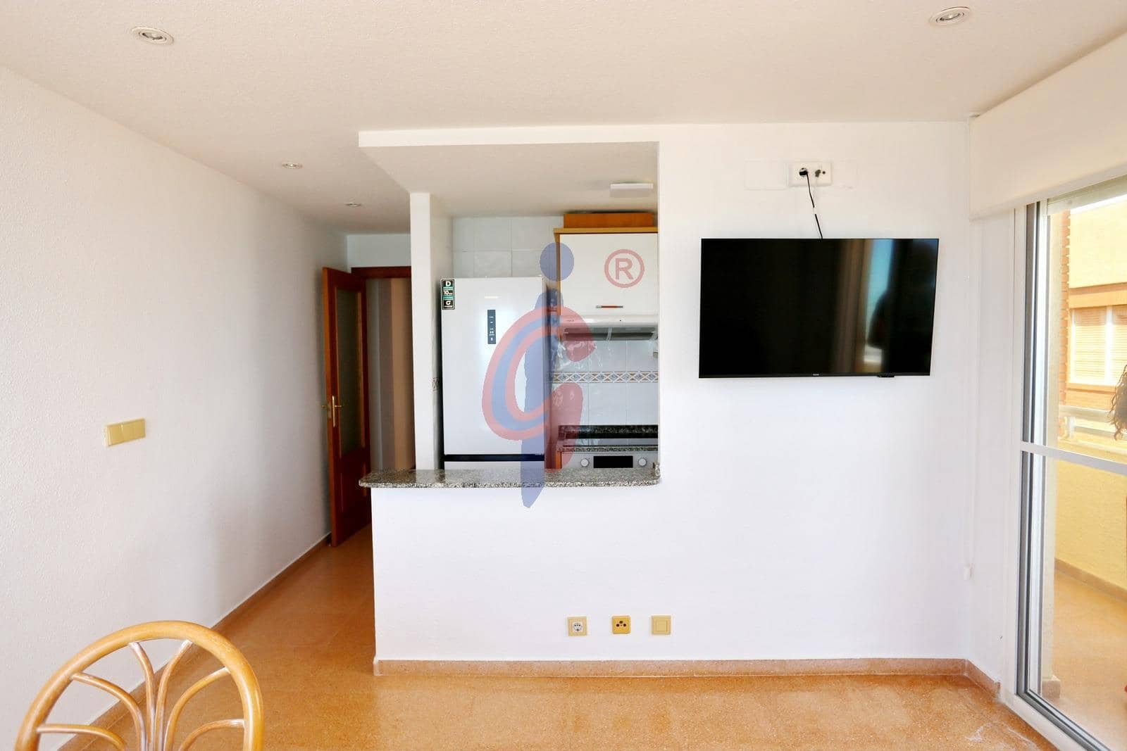 Apartamento de 2 habitaciones en Guardamar del Segura en alquiler con garaje - 1.000 € (Ref: 9882008)